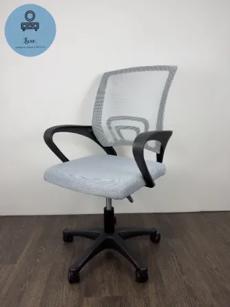 Удобное детское ортопедическое кресло с сеточной спинкой — отличный выбор для ребёнка. Бишкек