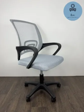 Удобное детское ортопедическое кресло с сеточной спинкой — отличный выбор для ребёнка. Бишкек