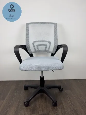 Удобное детское ортопедическое кресло с сеточной спинкой — отличный выбор для ребёнка. Бишкек