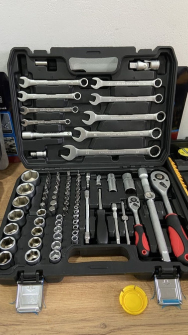 Набор инструментов в кейсе включает в себя широкий ассортимент ручных Бишкек - изображение 1