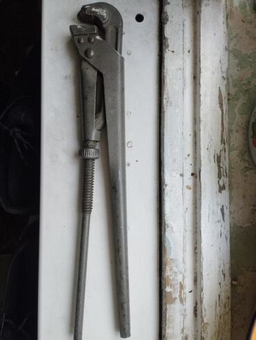 Продаю газовый ключ СССР, Цена 2500сом. Продаю микрометр СССР25-50 Бишкек - изображение 1