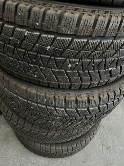 Продаю комплект зимней резины 235/45/18 Bishkek - photo 1