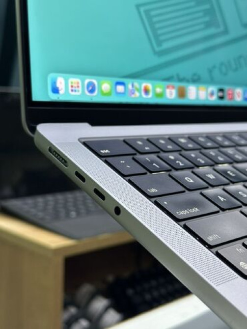 Ультрабук, Apple, 16 ГБ ОЗУ, Apple M1 Pro, 14 ", Б/у, Для работы, учебы, память NVMe SSD Бишкек - изображение 6