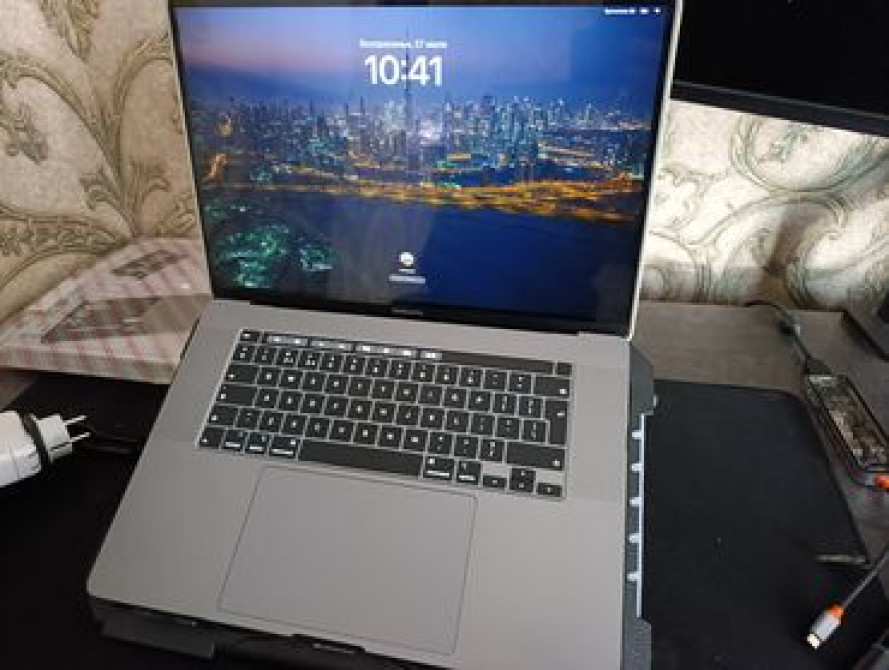 Ноутбук, Apple, 32 ГБ ОЗУ, Intel Core i7, 16 ", Б/у, Для несложных задач, память SSD Бишкек - изображение 1