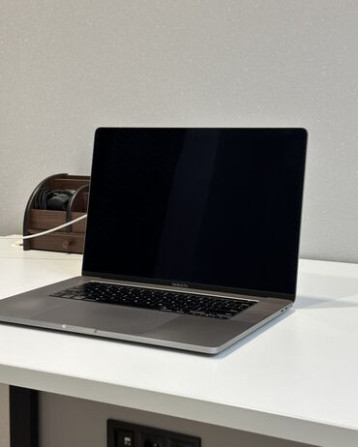 Ноутбук, Apple, 16 ГБ ОЗУ, Intel Core i7, 16 ", Б/у, Для работы, учебы, память SSD Бишкек - сүрөт 1