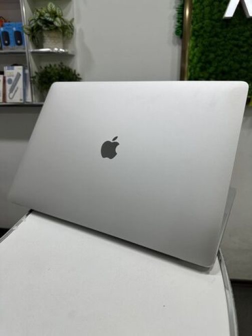 Ноутбук, Apple, 16 ГБ ОЗУ, Intel Core i7, 16 ", Б/у, Для работы, учебы, память SSD Бишкек - изображение 4