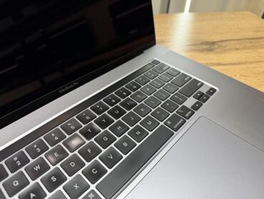 Ноутбук, Apple, 16 ГБ ОЗУ, Intel Core i9, 16 ", Б/у, Для работы, учебы, память NVMe SSD Бишкек - изображение 4