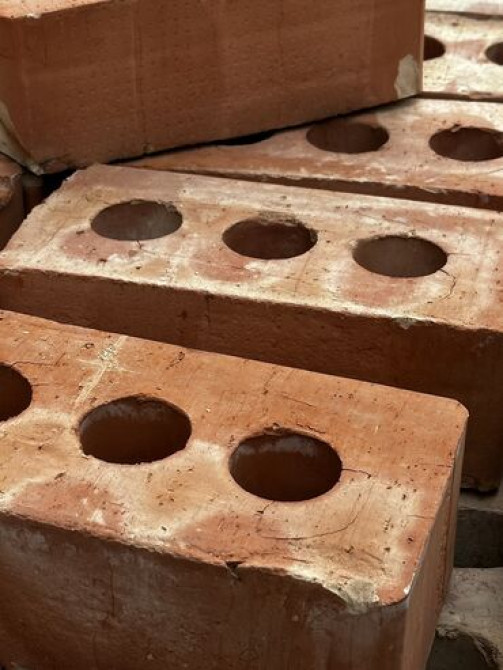 Кирпич в Бишкеке – это материал, который широко используется в Бишкек - сүрөт 1