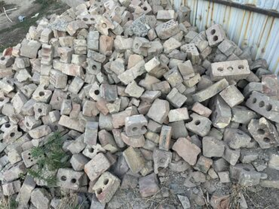 Кирпичи целые по 5с есть ещё битые цена договорная.Кирком Бишкек - изображение 2