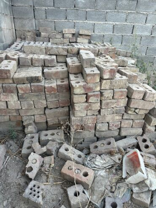 Кирпичи целые по 5с есть ещё битые цена договорная.Кирком Бишкек - изображение 1