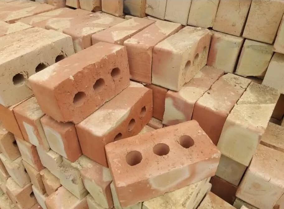 Пустотелый кирпич предназначен для различных строительных работ. Он Бишкек - изображение 1