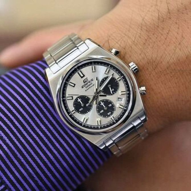 Edifice EFB-730D Функции : секундомер, дата, подсветка стрелок; Бишкек - изображение 1