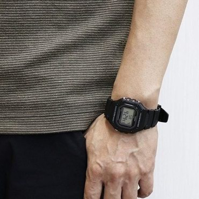 Фирменные спортивные часы ! ___ Функции : секундомер, будильник Бишкек - изображение 2