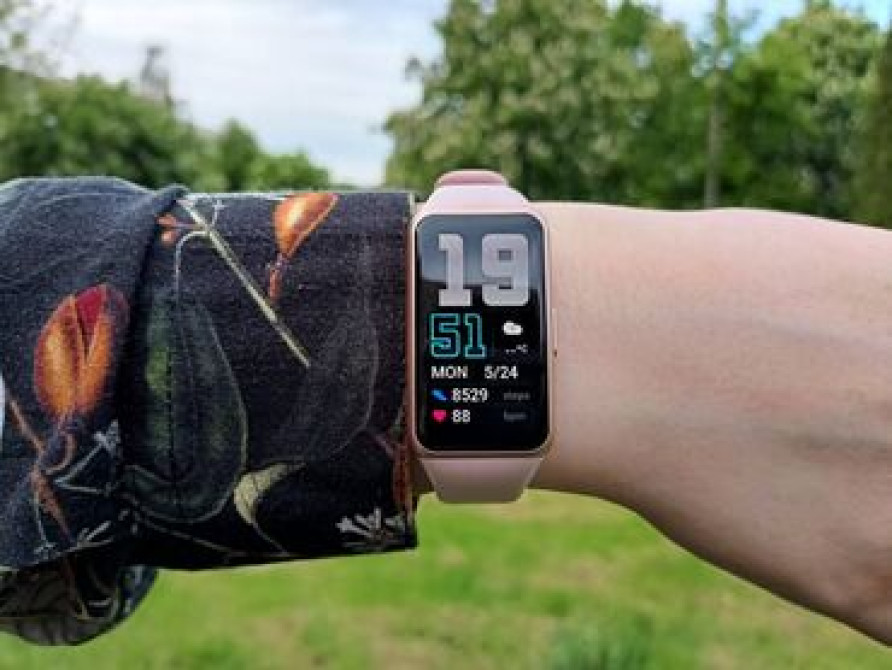 Продается оригинальные Фитнес браслеты HUAWEI Band 6 черного и Бишкек - изображение 2