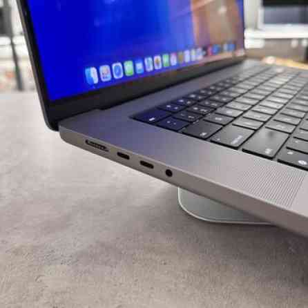 Ноутбук, Lenovo, 32 ГБ ОЗУ, Apple M1 Pro, 16 ", Б/у, Для работы, учебы, память NVMe SSD Бишкек