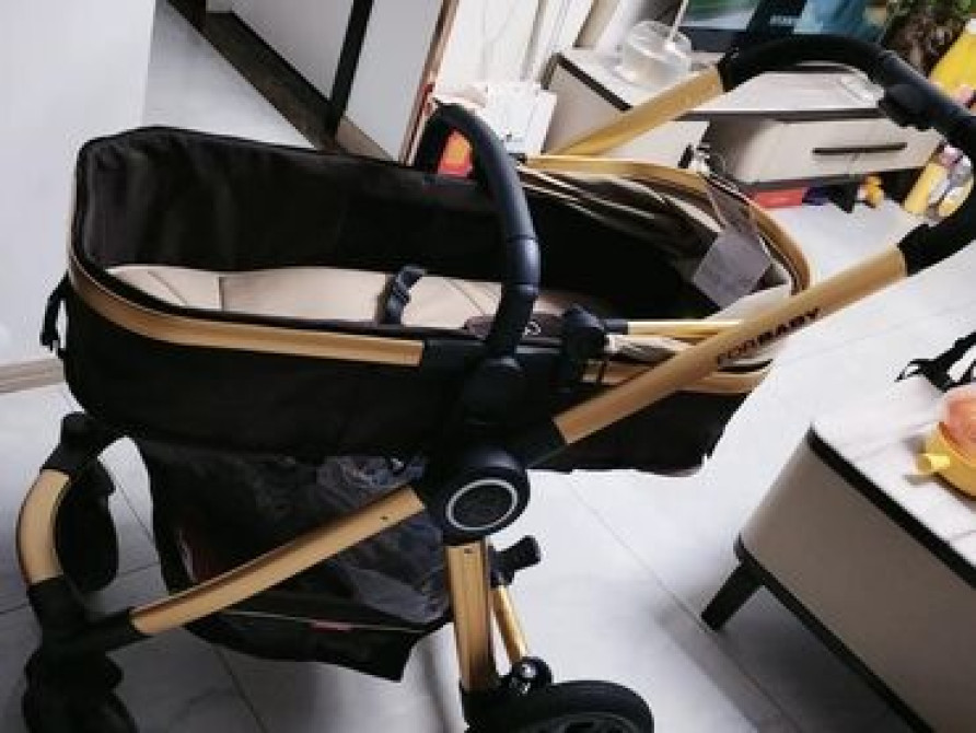 Коляска, цвет - Золотой, Б/у Бишкек - сүрөт 1