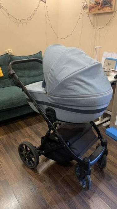 Коляска, цвет - Серебристый, Б/у Бишкек - изображение 3