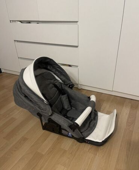 Коляска, цвет - Серебристый, Б/у Бишкек - изображение 2