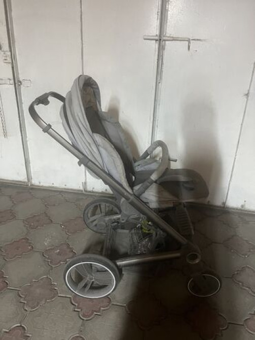 Коляска, цвет - Серебристый, Б/у Бишкек - изображение 2