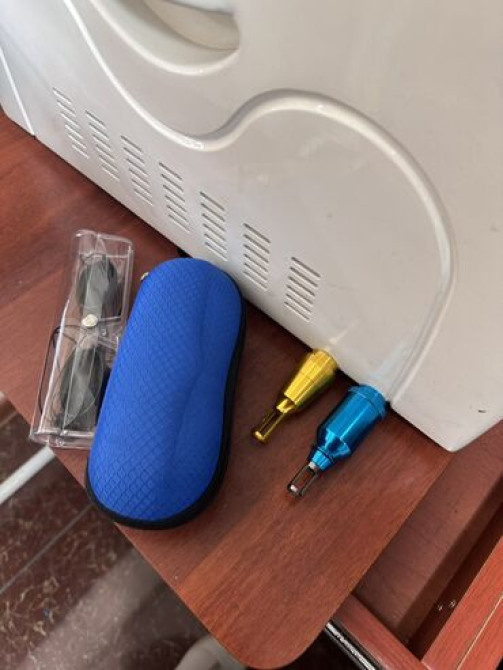 Продается аппарат для удаления татуажа, две насадки для всех видов Бишкек - изображение 2