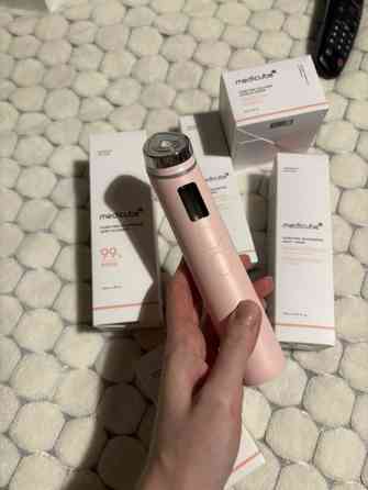 Многофункциональный прибор для ухода за кожей Medicube (розовый) - Бишкек