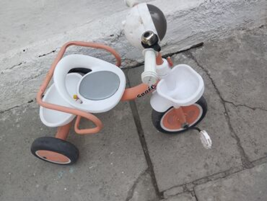 Детский велосипед, 3-колесный, 3 - 4 года, Для девочки, Б/у Бишкек - сүрөт 2