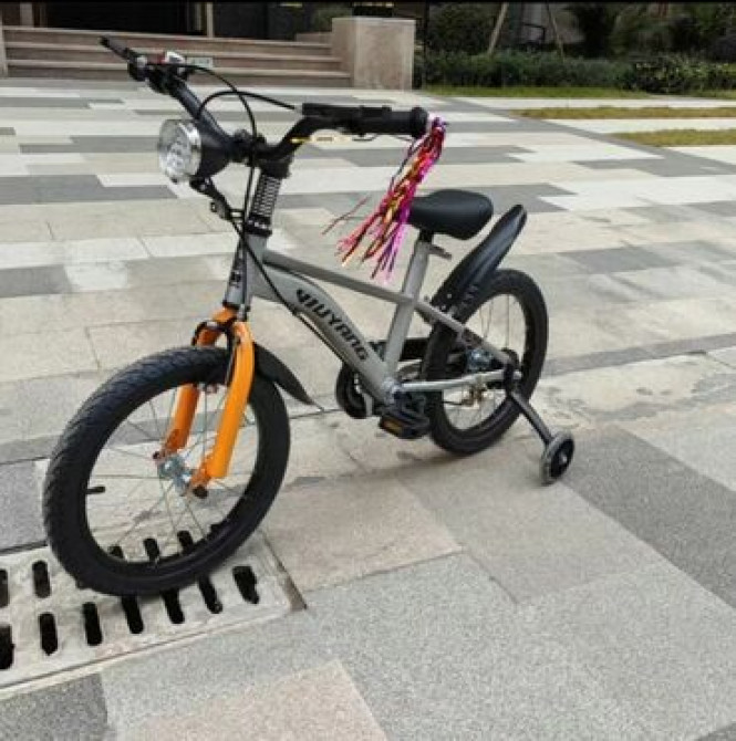 Детский велосипед, 4-колесный, 4 - 6 лет, Для мальчика, Б/у Bishkek - photo 1