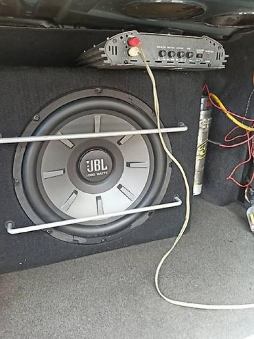 Продаю сабвуфер в идеальном состоянии качает очень бодро JBL - 1000 Бишкек - изображение 1