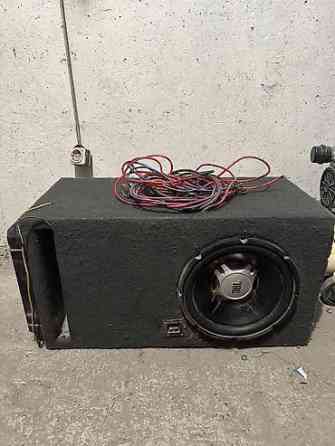 Сабвуфер в хорошем состоянии. Басы мощные, глубокие. Усилитель на Бишкек
