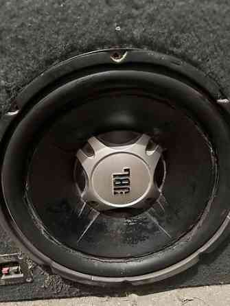 Сабвуфер в хорошем состоянии. Басы мощные, глубокие. Усилитель на Бишкек