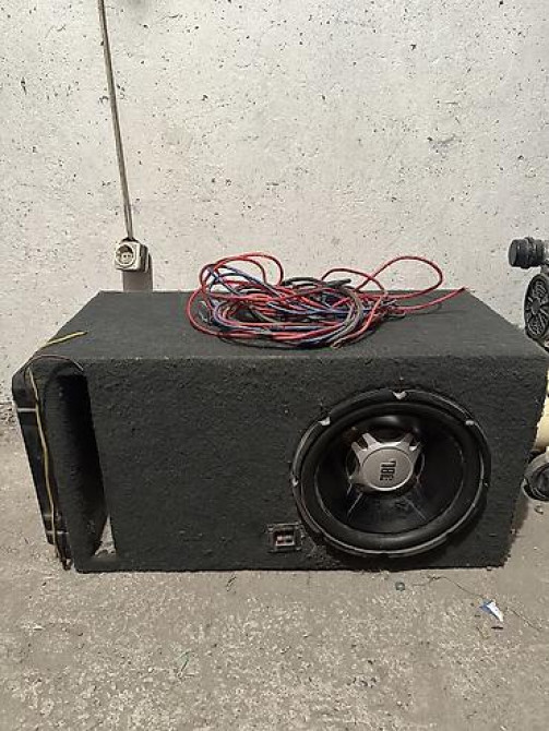 Сабвуфер в хорошем состоянии. Басы мощные, глубокие. Усилитель на Bishkek - photo 1