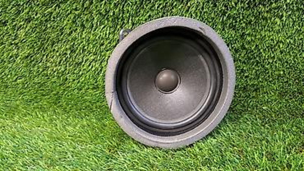 Динамик задний правый Е53 8 379 094 Год 2005 В отличном состоянии Бишкек - изображение 1