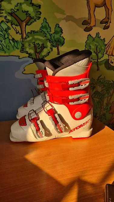 Продам детские качественные горнолыжные ботинки Atomic. Размер 21,5 Бишкек - изображение 1