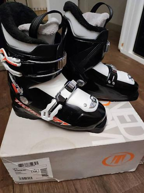 Продаю б/у детские лыжные ботинки и палочки (состояние идеальное) Бишкек - изображение 4