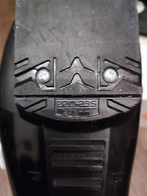 Продаю б/у детские лыжные ботинки и палочки (состояние идеальное) Бишкек - изображение 5