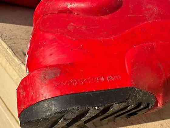 Продаю детские лыжные ботинки две штуки на 5-6 лет 30-31 по нашему (19 Бишкек