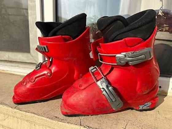 Продаю детские лыжные ботинки две штуки на 5-6 лет 30-31 по нашему (19 Бишкек