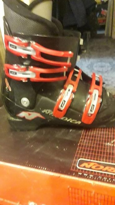 33 размер лыжные ботинки 8000 сом возможен обмен на гитару Бишкек - изображение 2
