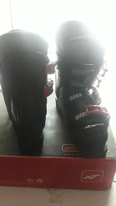 33 размер лыжные ботинки 8000 сом возможен обмен на гитару Бишкек - изображение 1
