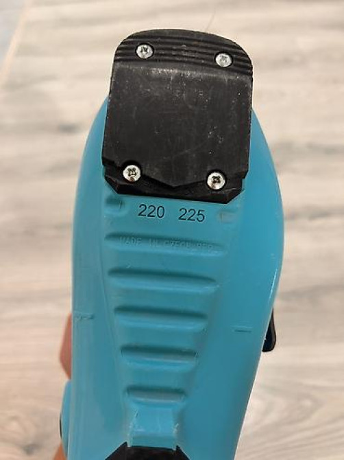 Ботинки покупали в прошлом году в Гергерт на Горького. Каталась дочка Бишкек - изображение 5