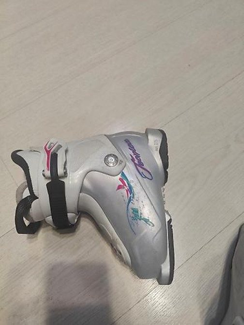 Продаю б/у ботинки техника размер 175 мм внутренник. на возраст Бишкек - изображение 4