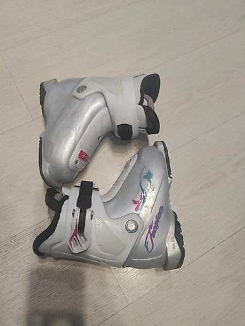 Продаю б/у ботинки техника размер 175 мм внутренник. на возраст Бишкек - изображение 2