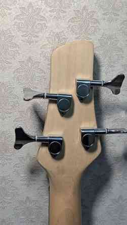 Продам бас гитару китайского производства. В пользовании около Бишкек