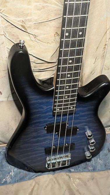 Продам бас гитару китайского производства. В пользовании около Бишкек - изображение 1