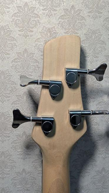 Продам бас гитару китайского производства. В пользовании около Бишкек - изображение 6