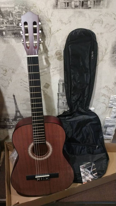 Классическая гитара 4/4 с комплектом аксессуаров. - Тип: классическая Бишкек - изображение 1