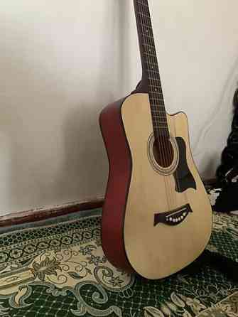 Акустическая гитара с вырезом (cutaway), тип корпуса — дредноут Бишкек