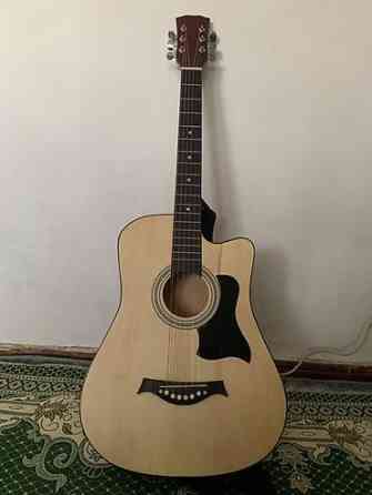 Акустическая гитара с вырезом (cutaway), тип корпуса — дредноут Бишкек