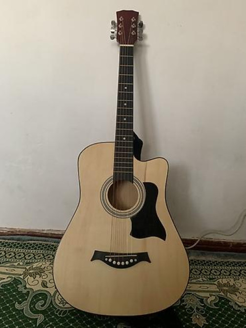 Акустическая гитара с вырезом (cutaway), тип корпуса — дредноут Бишкек - изображение 3