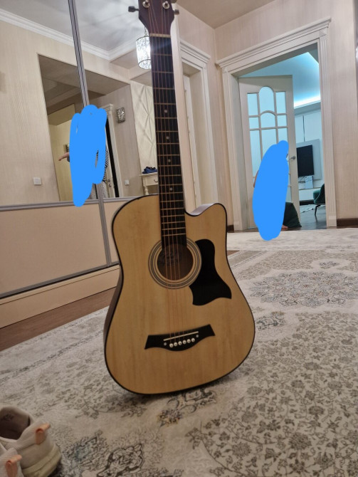 Акустическая гитара с вырезом (cutaway) для удобного доступа к верхним Бишкек - изображение 1